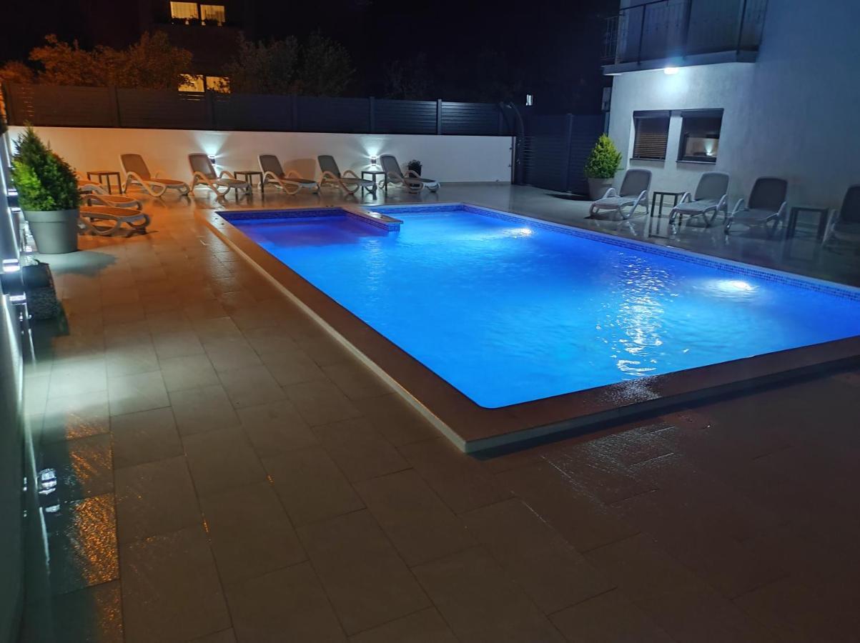 Viktor Rooms And Apartments Rovinj Exterior photo