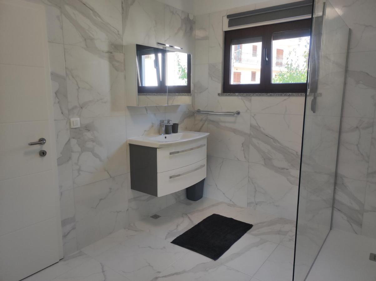 Viktor Rooms And Apartments Rovinj Exterior photo