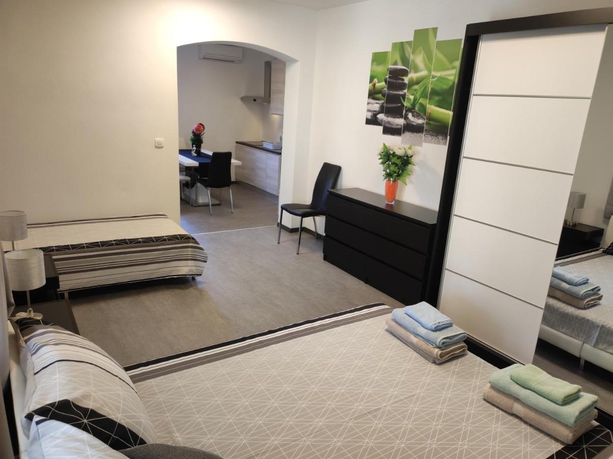 Viktor Rooms And Apartments Rovinj Exterior photo